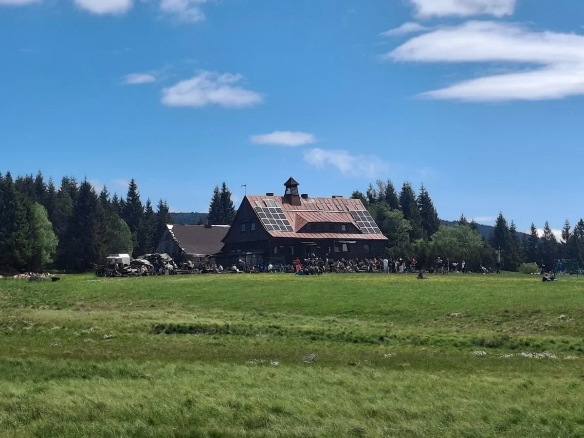 Chatka Górzystów i Hala Izerska – łatwa wycieczka ze Świeradowa-Zdroju z obowiązkowym przystankiem na słynne naleśniki